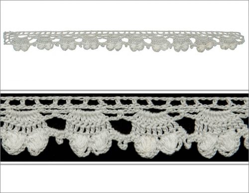 The lace is crocheted as six rows. With single and double crochets, 2 hanging grape motifs are connecting with each other.