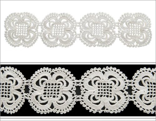 In the middle of the motifs that is crocheted as four leaves and wavy model, a frame that consists of small squares is designed. 
