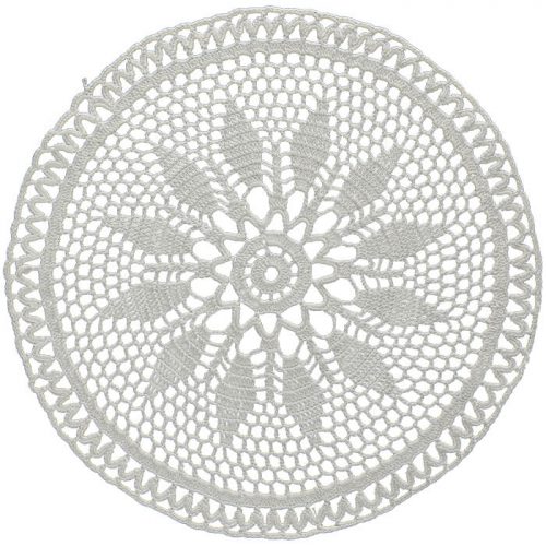 Single motif crochet is ornamented with the center and twelve connected diamond shaped visuals to illustrate the sun motif. At the edge of the model, with single crochet techniques,  zigzag and strip alike ornaments are designed.