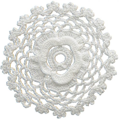 In the middle of the model a 3D flower is crocheted. The flower motifs that have five flowers is designed as circle with asymmetrical chan stitch. The edge of the model is crocheted with clovers that are distant to each other.