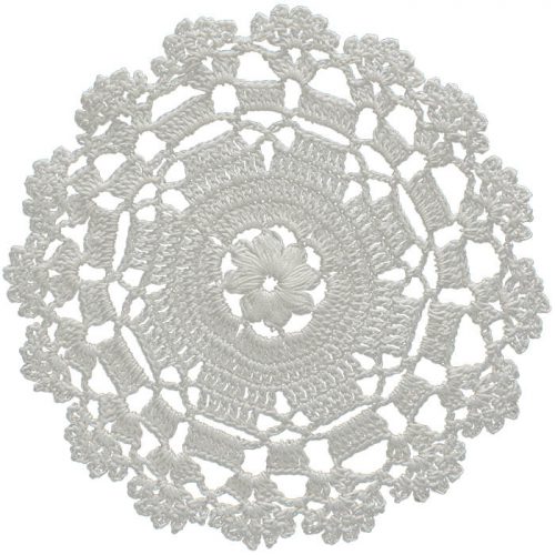 The model is crocheted as a circle motif. In the middle, daisy motif is crocheted. The circles surrounding the motif are shaped dispersedly.