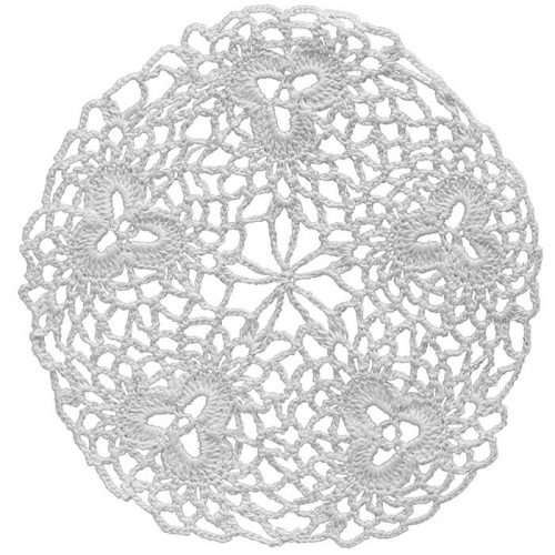 The group model consists of 5 single motif crochet. In a center of the model, a motif that has 3 rose leaves is designed. With the asymmetrical crocheting around the letitmotif, the shape turns into a triangle motif.