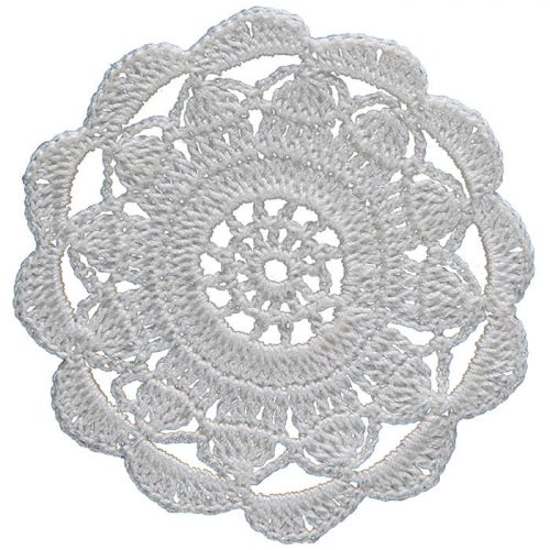 The model crocheted as round is decorated with crescent slices. In the middle of the model inside the slices, twelve leaves are crocheted.