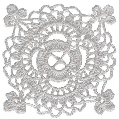 The model has the four leaves flower motif in the central part. Decorative wavy slices are crocheted for every leaf. For the corners vervain motifs are crocheted.