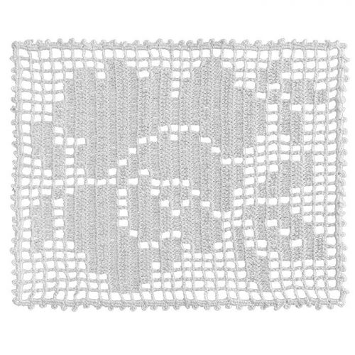 Crocheted as a rectangle shape. The leitmotif is rose and its leaves. For the edges of the model clovers are crocheted.