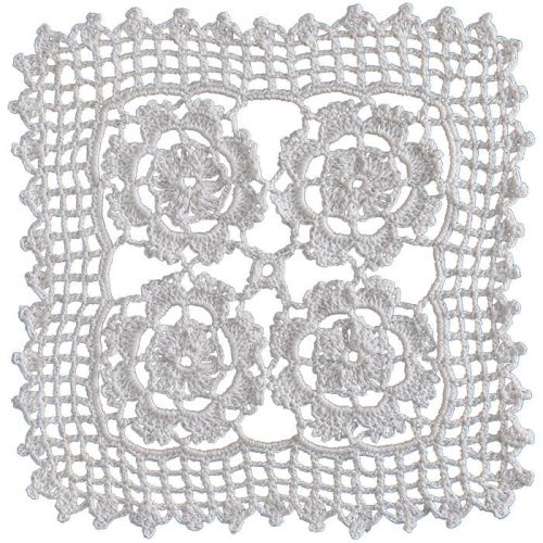 Single motif crochet is modelled as a patchwork style. The middle part is created by uniting four flowers in two groups. Around the flowers a frame is crocheted and edges are decorated with clovers.