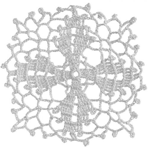 In the middle of the single motif, a cross shape is crocheted. At the edge of the crochet, spaced clovers are created.