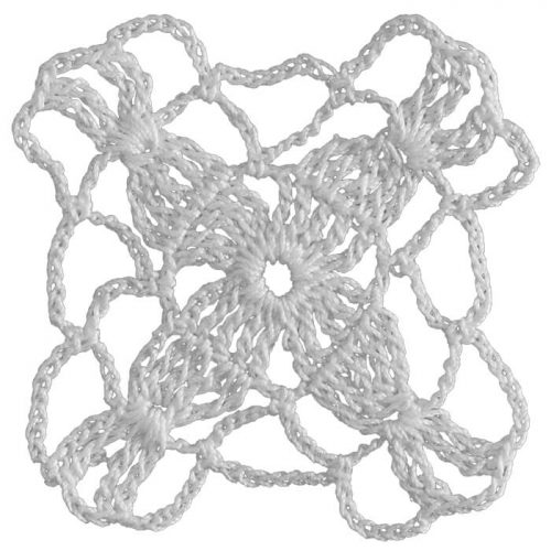 The middle edges of the model that is crocheted as a square shape are recessed and the corners are rounded. The cross shape inside the model is emphasized.