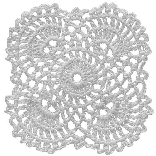 In the middle of the model there is a hoop motif and it becomes a star with 4 pointy tips. The corners are crocheted with the central leitmotif with clover edges.