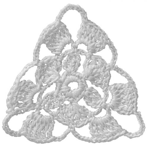 Crocheted as a triangle shape, the model has a flower with 6 leaves in the central area. The circle design with 3 corners turns into a triangle shape.
