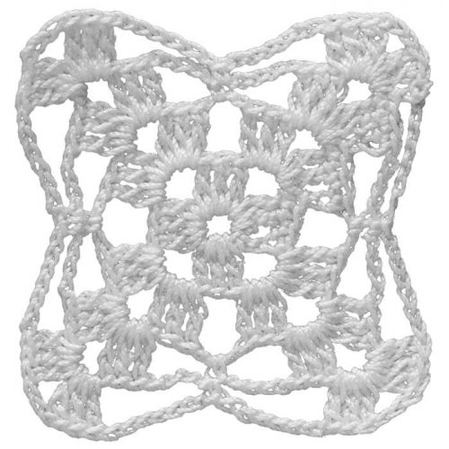 THe model is a square and the middle edges are concave. In the central area, a vervain with 4 leaves is crocheted.