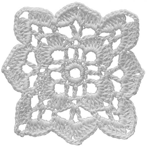 In the middle of the model, a flower with 4 leaves is created and the edges are crocheted as a zigzag shape.