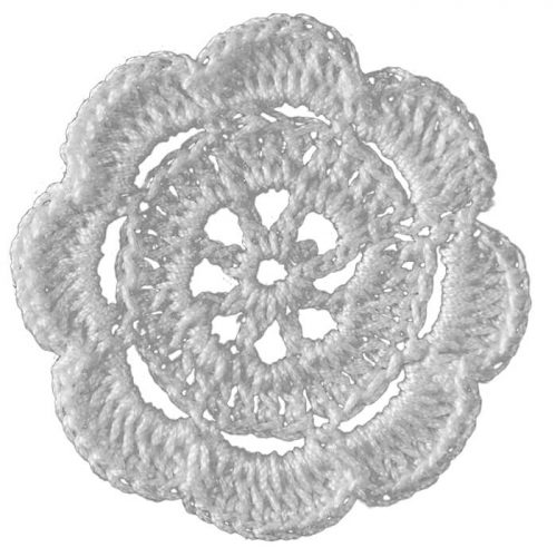 It is crocheted as round in the central part. The outside of the model is crocheted as wavy sliced parts.
