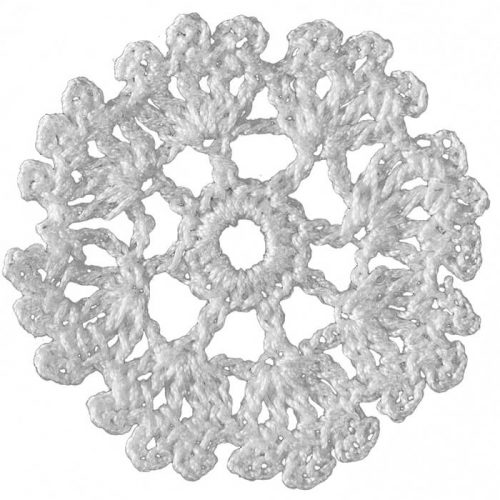 The model is crocheted as a round form. Model's outside edges are ornamented with eight slices that has each three clovers.