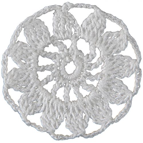 Crocheted as a round form, for the outer edge twelve decorative slices are cocheted and chained one after another.