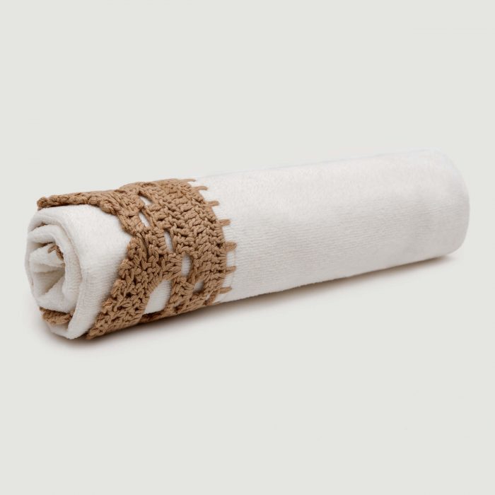 Wavy Crocheted Decorative Hand Towel With Edging Work Rolled Shot
