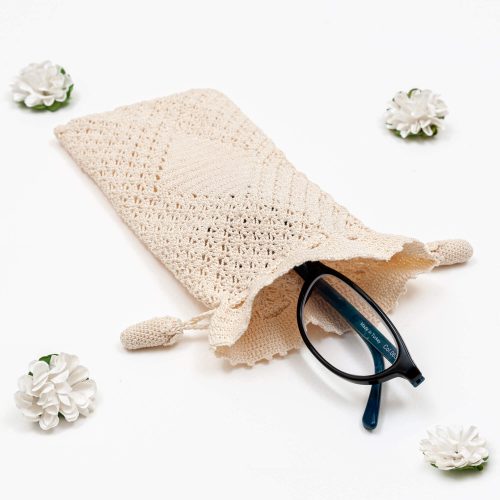 Crochet Eyeglass Pouch With Rhombus Motif Body Angle Shot