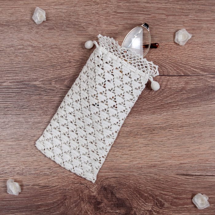 Crochet Glasses Pouch With Triangle Motifs on The Body Shot