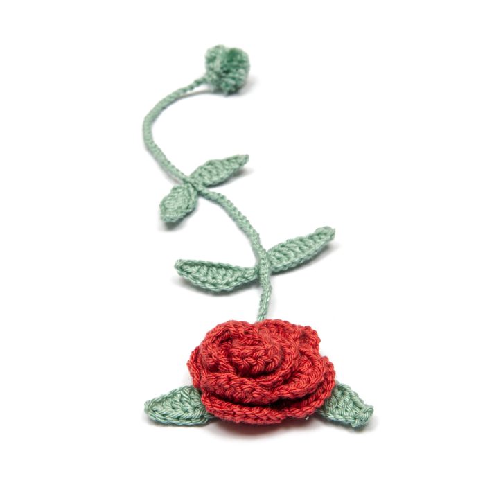 Rose-shaped Bookmark with Tassel for Elegant Reading Experience and Gift-Giving Angle Shot